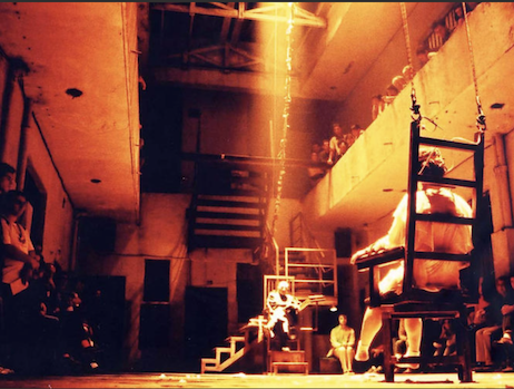 Apocalipsis 1.11: la redención por el teatro