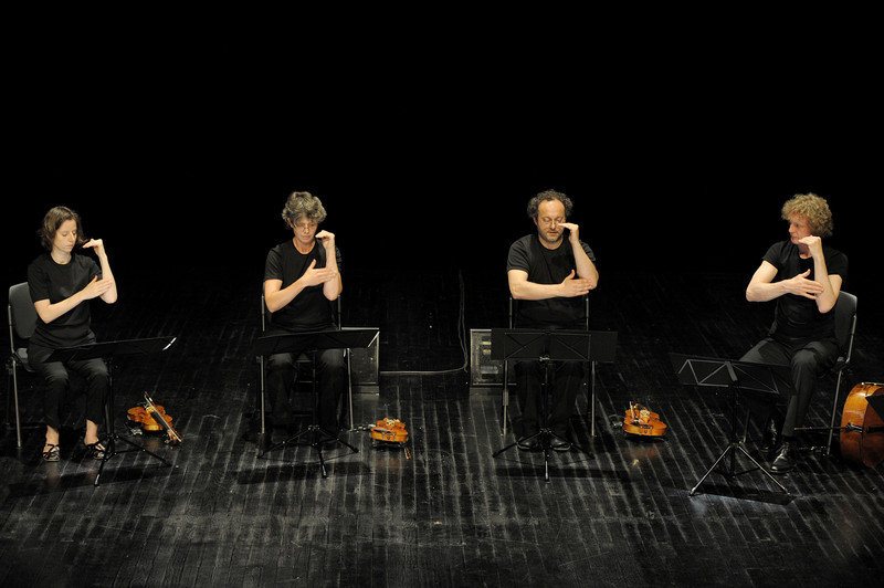 Mouvements für Lachenmann