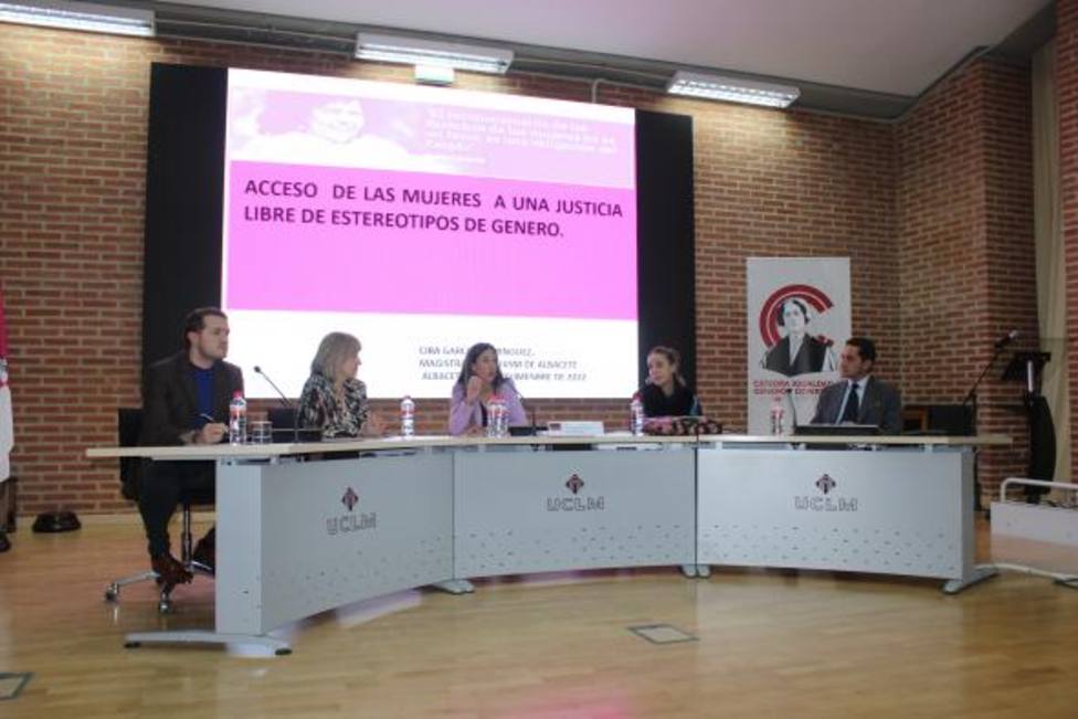 El Gobierno autonómico pone en valor la «enorme» contribución al debate feminista de la Cátedra ‘Clara Campoamor’ de la UCLM