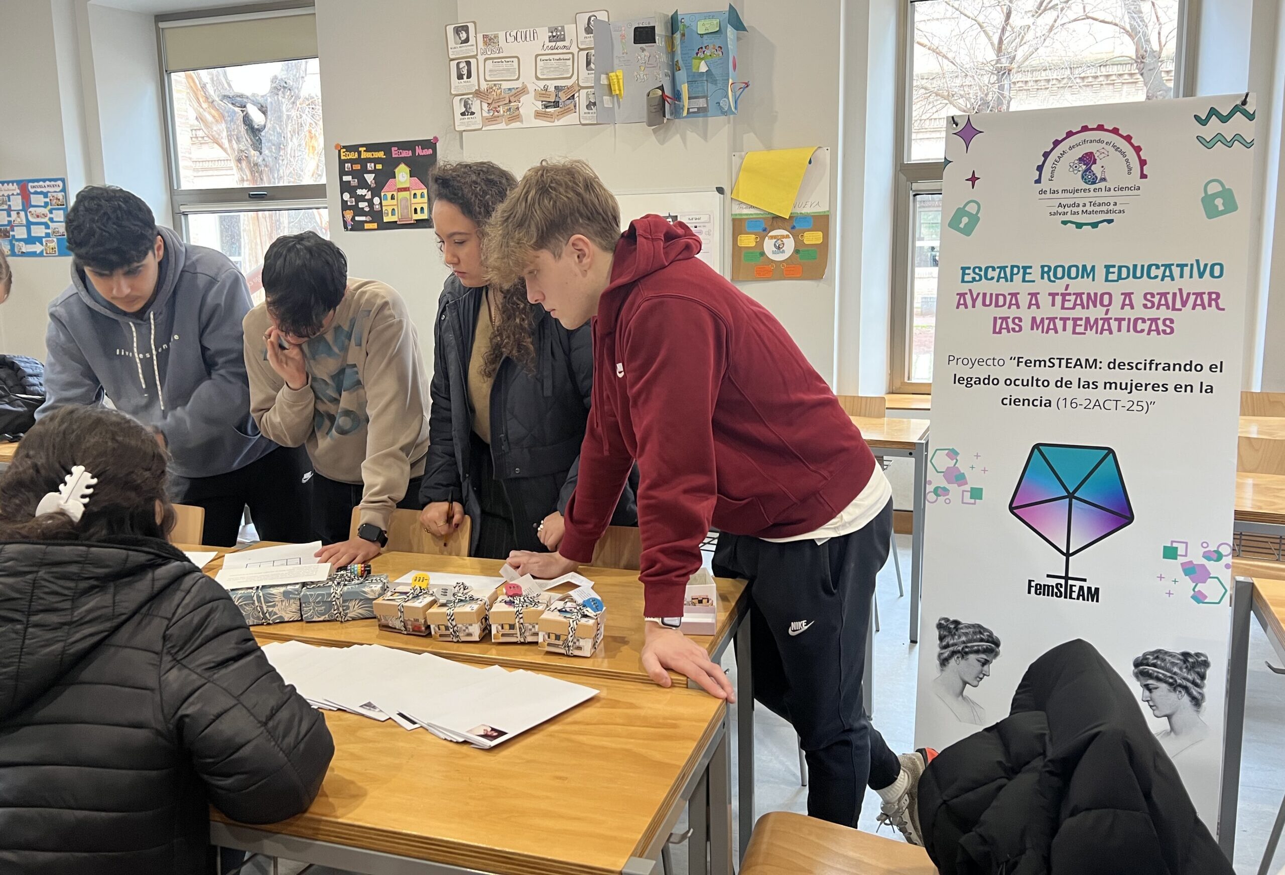 📘🧩 Primer pase del día  ¡El escape room matemático ! con el alumnado del Grado de Educación Primaria