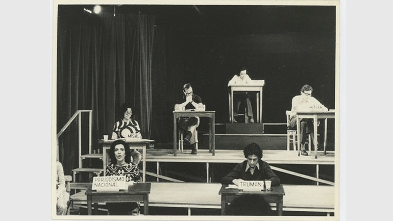 Puesta en escena de Palabras ajenas bajo el título Operativo: “Pacem in Terris”. Dirigida por Pedro Asquini, Teatro Larrañaga, 1972. Archivo Adriana Venturino.